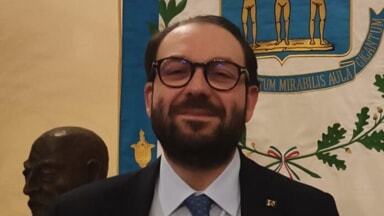 Conferenza stampa di Pisano: 4 milioni per la radioterapia, commozione per l’abbraccio di un paziente Conferenza stampa di Pisano: 4 milioni per la radioterapia, commozione per l’abbraccio di un paziente