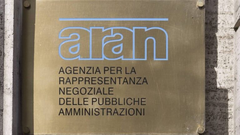 Rinnovato il contratto Funzioni locali e dirigenti: Aumenti fino a 444 euro
