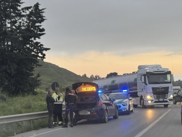 Incidente alla “Mosella”, traffico fortemente rallentato Incidente alla “Mosella”, traffico fortemente rallentato