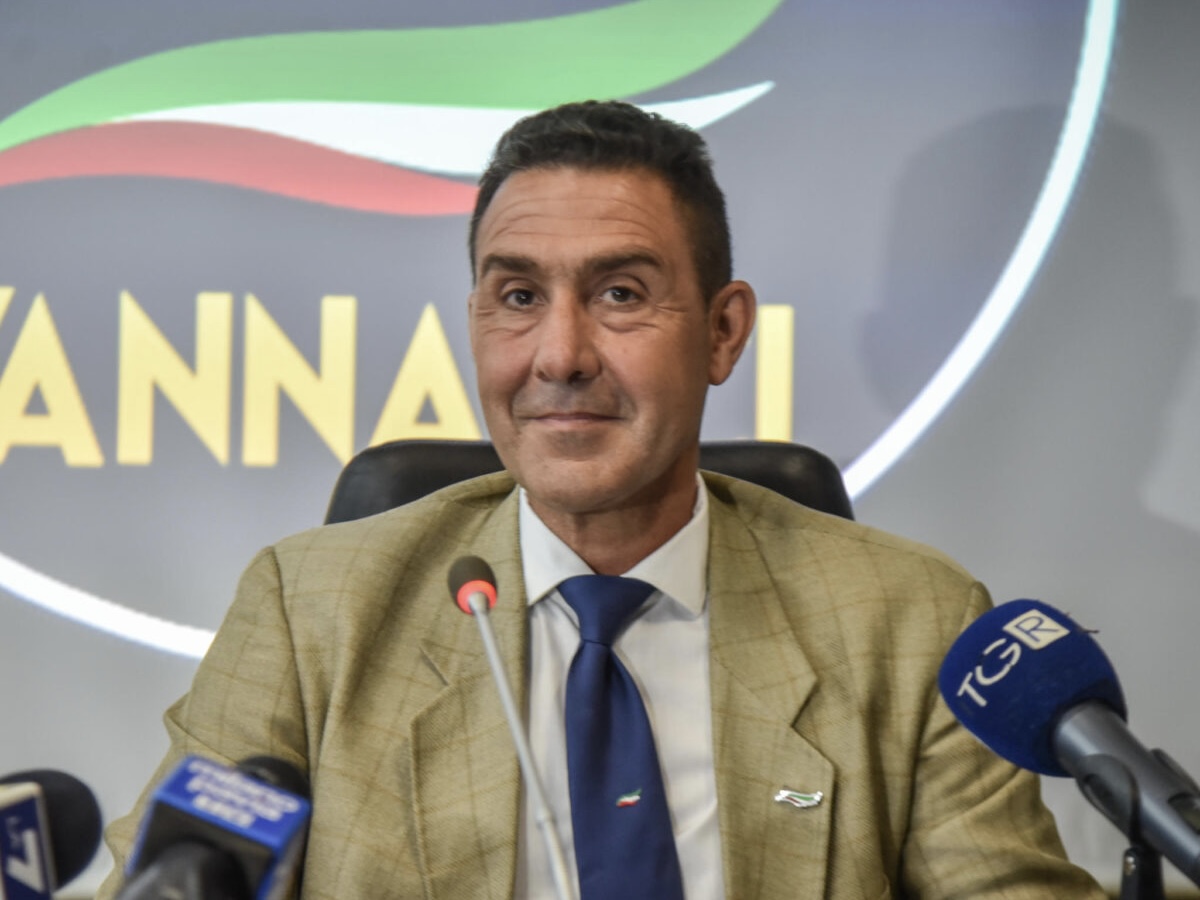 Vannacci conquista la Sicilia: Boom a Catania e Caltanissetta. Agrigento osserva Vannacci conquista la Sicilia: Boom a Catania e Caltanissetta. Agrigento osserva