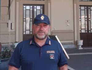Poliziotto salva la vita a una donna con un laccio emostatico Poliziotto salva la vita a una donna con un laccio emostatico