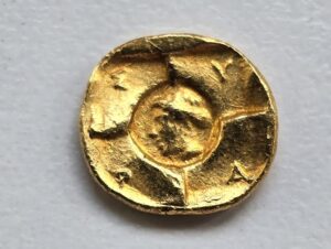 Maddalusa, rinvenuta moneta d'oro siracusana del V secolo a.C. Maddalusa, rinvenuta moneta d'oro siracusana del V secolo a.C.
