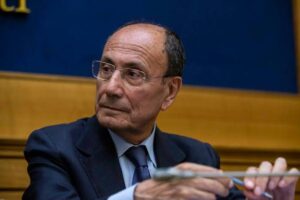 Caldo, Schifani: «Tutela dei lavoratori prima di tutto, rispettare l’ordinanza» Caldo, Schifani: «Tutela dei lavoratori prima di tutto, rispettare l’ordinanza»