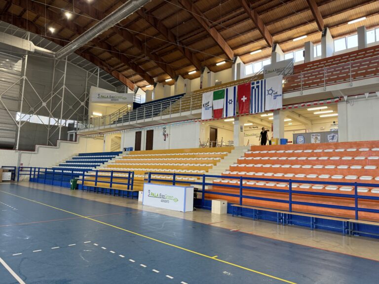 Pallamano: Albatro-Holon, il PalaEgoGreen si veste d’Europa tra sport e proteste