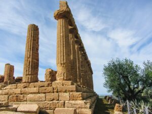 Akragas, riemerge la città degli artigiani: scoperte grandi fornaci greche Akragas, riemerge la città degli artigiani: scoperte grandi fornaci greche