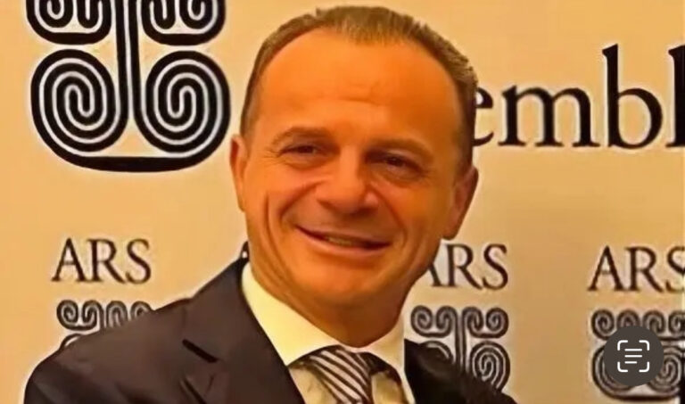 De Luca ad Agrigento: «Mani libere in Sicilia». Poi attacca Sodano De Luca ad Agrigento: «Mani libere in Sicilia». Poi attacca Sodano