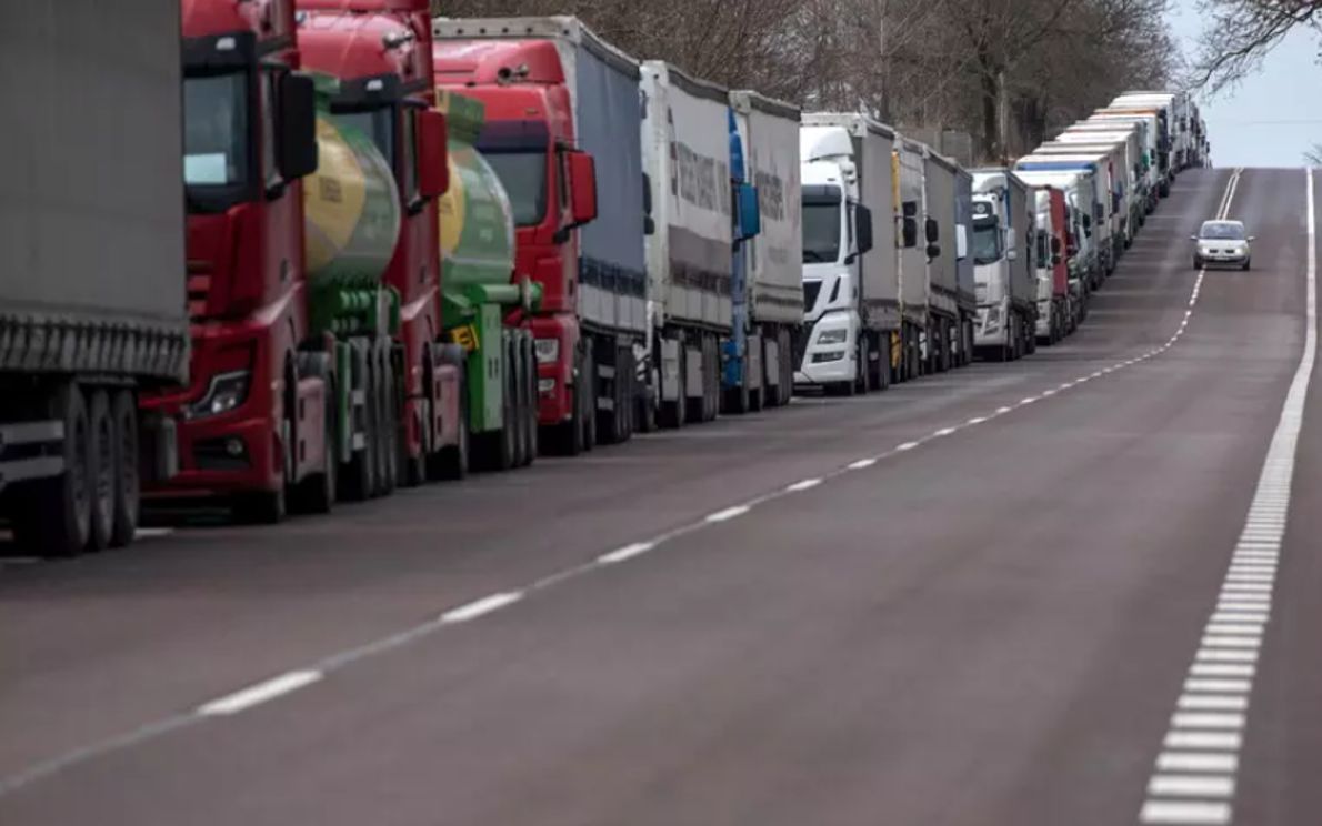 Sciopero dei tir, revocato il fermo: si sbloccano le strade dopo l’intesa con il Governo Sciopero dei tir, revocato il fermo: si sbloccano le strade dopo l’intesa con il Governo