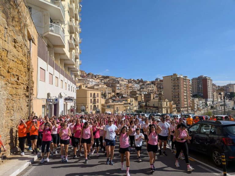 Un fiume rosa attraversa Agrigento: in 450 per la salute delle donne Un fiume rosa attraversa Agrigento: in 450 per la salute delle donne