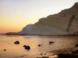 Scala dei Turchi, perché si chiama così: la storia di una perla di bellezza Scala dei Turchi, perché si chiama così: la storia di una perla di bellezza